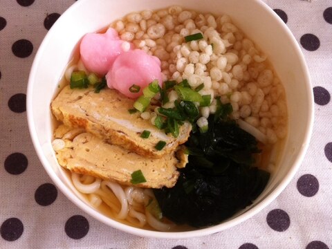 お財布に優しい、天かすわかめうどん♬♬